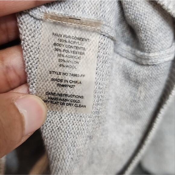 Dolce Cabo Faux Fur Cuff Pullover Sweater, Size Medium - Picture 12 of 12